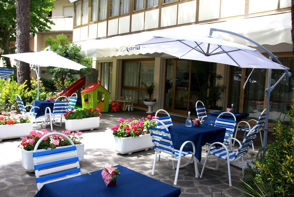 Hotel Astrid Червия Экстерьер фото