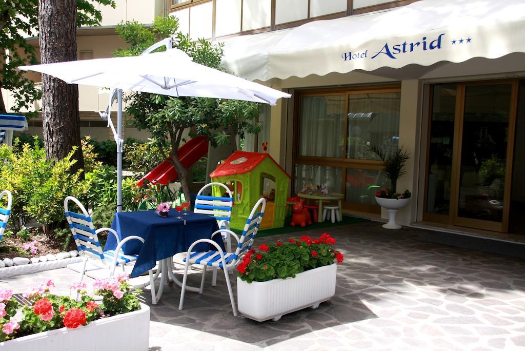 Hotel Astrid Червия Экстерьер фото