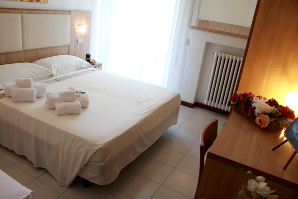 Hotel Astrid Червия Номер фото