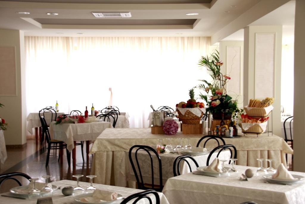 Hotel Astrid Червия Экстерьер фото
