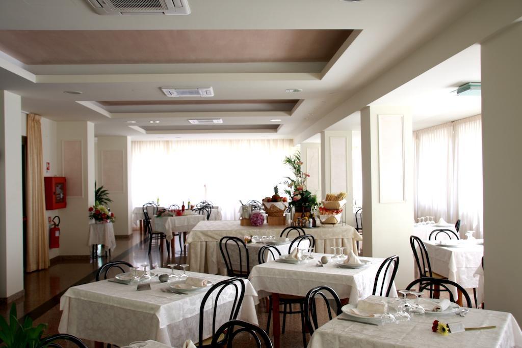 Hotel Astrid Червия Экстерьер фото
