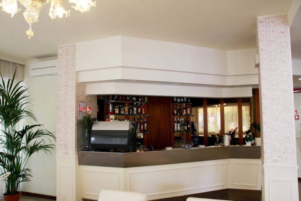 Hotel Astrid Червия Экстерьер фото